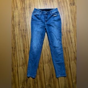 Chico’s Women’s Skinny Stretch Jeans Size 0.5R (equal to U.S. Size 6 Regular